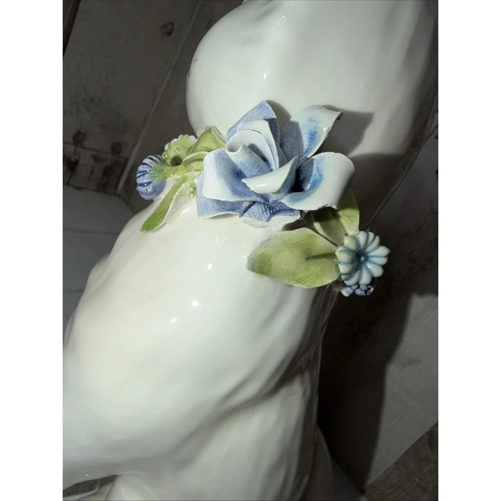 Vintage White Cat Statue‎ Figurine w/ Floral Collar Necklace Made In Italy